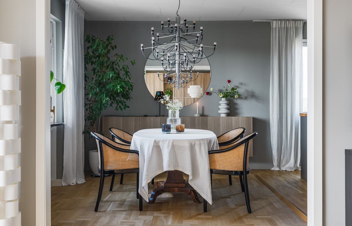 Dining room, the listing photo as uploaded