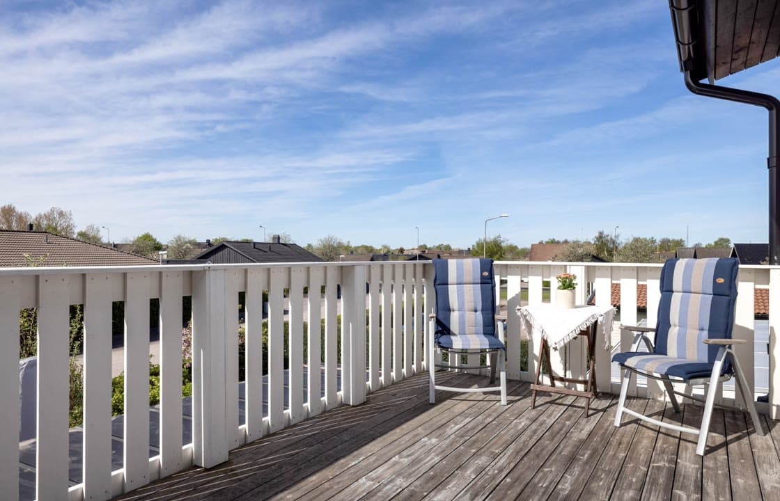 Roof deck, the listing photo as uploaded